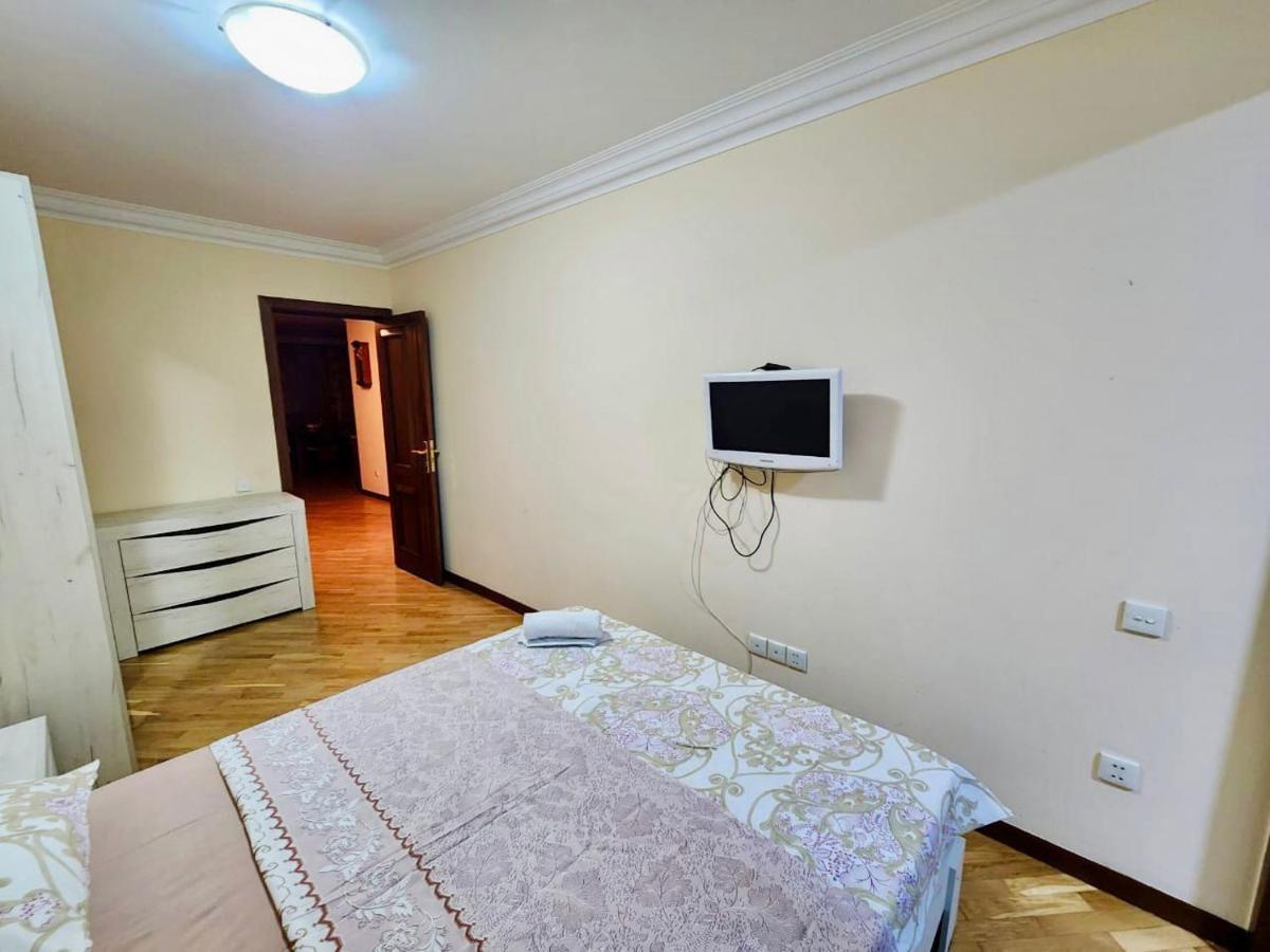 Family Spacious 3 Bedroom Apartment In The Middle Of City Center, Next To North Avenue Yerevan Exterior photo