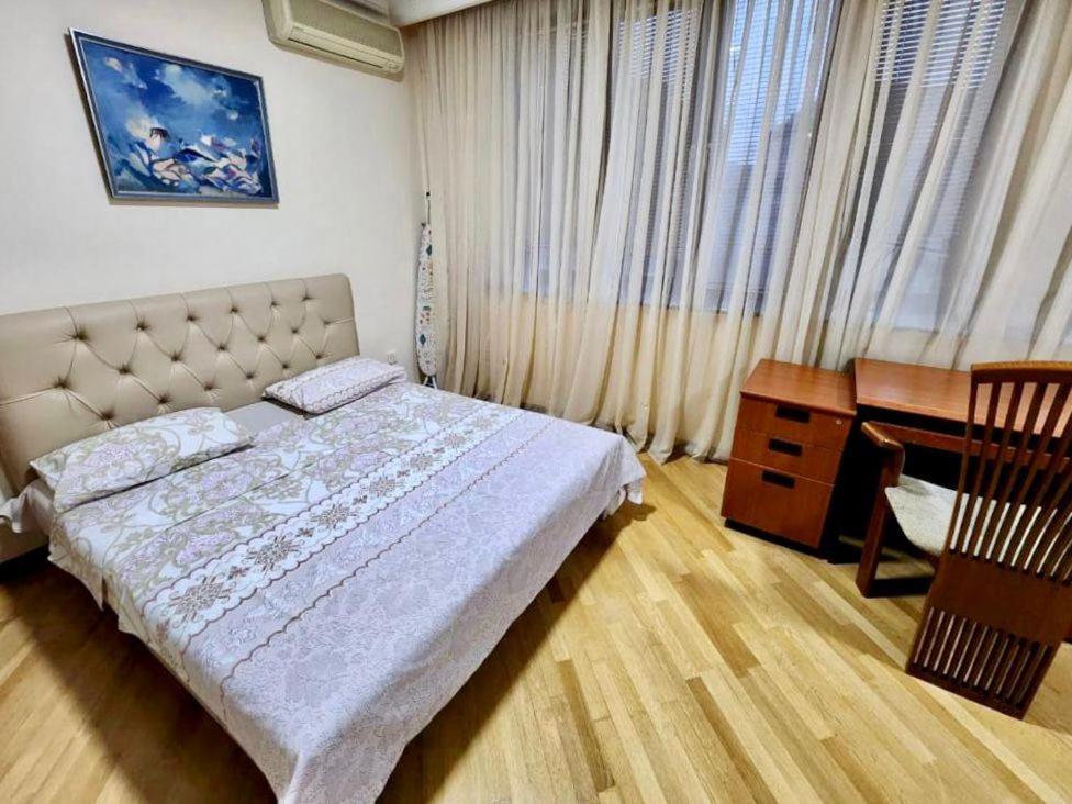 Family Spacious 3 Bedroom Apartment In The Middle Of City Center, Next To North Avenue Yerevan Exterior photo